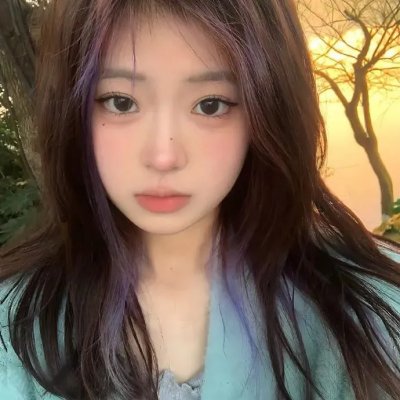 和红色中国人看电视