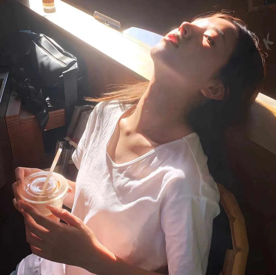 坐在门口的幽灵